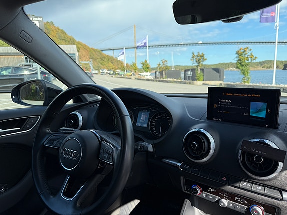 Audi e-tron 9 of 12