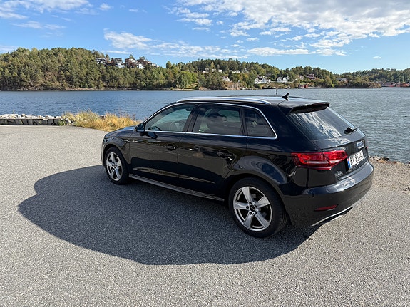Audi e-tron 4 of 12