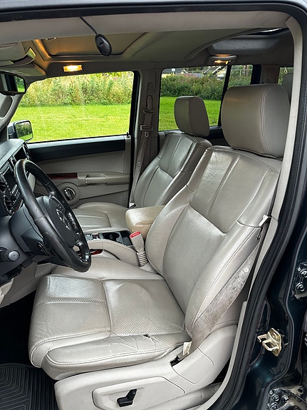 Jeep Commander 11 of 16