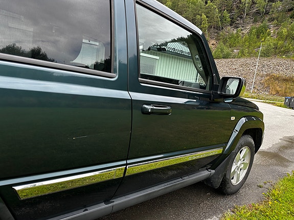 Jeep Commander 16 of 16