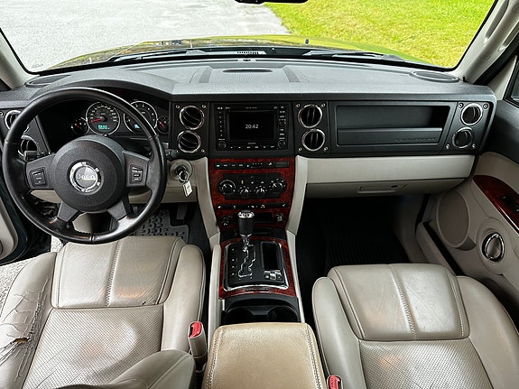 Jeep Commander 8 of 16