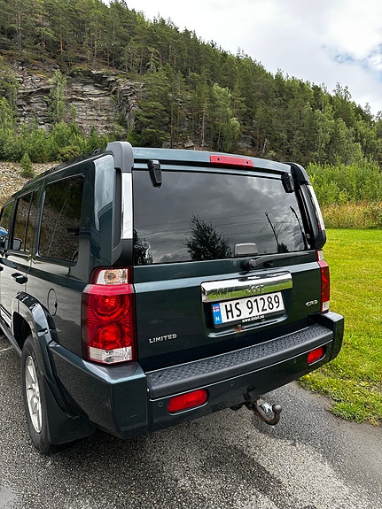 Jeep Commander 4 of 16