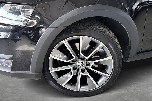 Skoda Octavia Scout 7 of 30