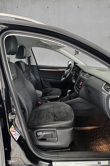 Skoda Octavia Scout 15 of 30