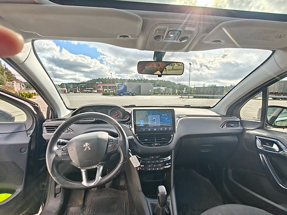 Peugeot 208 15 of 19