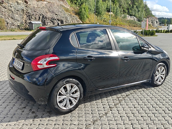 Peugeot 208 12 of 19