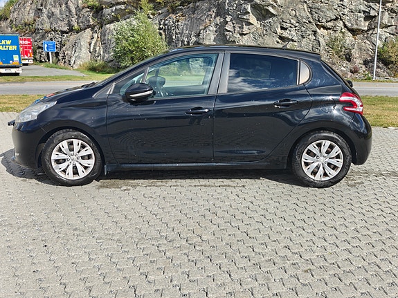 Peugeot 208 2 of 19