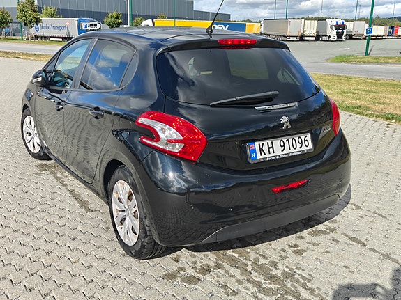 Peugeot 208 4 of 19