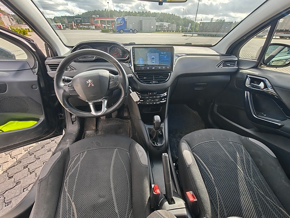 Peugeot 208 16 of 19