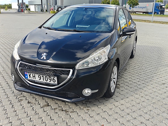 Peugeot 208 8 of 19