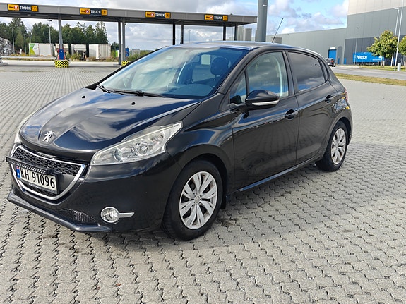 Peugeot 208 7 of 19