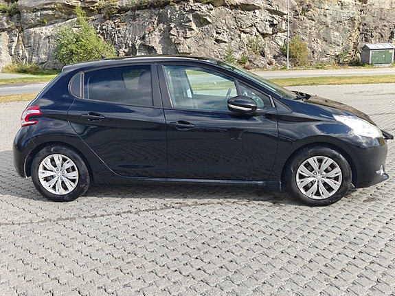 Peugeot 208 11 of 19