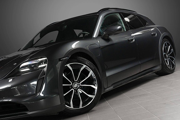 Porsche Taycan Cross Turismo 23 of 30