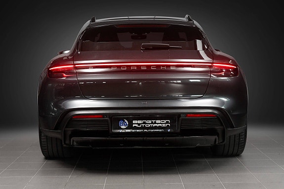 Porsche Taycan Cross Turismo 4 of 30