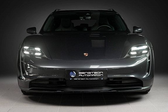 Porsche Taycan Cross Turismo 15 of 30