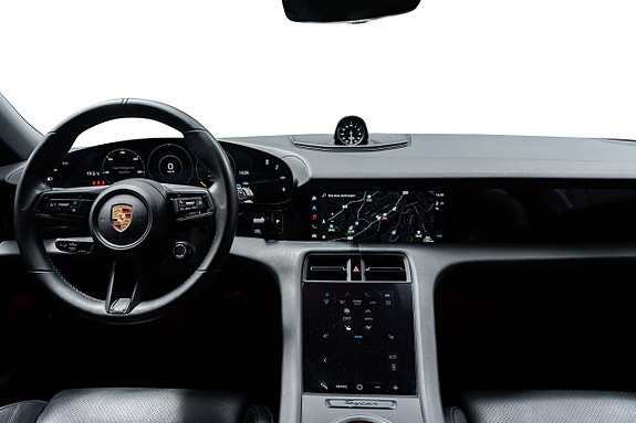 Porsche Taycan Cross Turismo 26 of 30