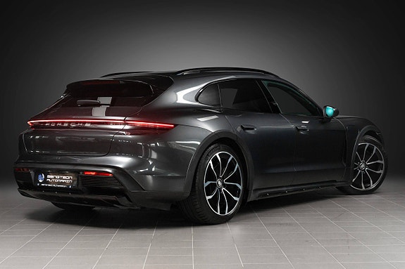 Porsche Taycan Cross Turismo 7 of 30