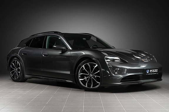 Porsche Taycan Cross Turismo 13 of 30