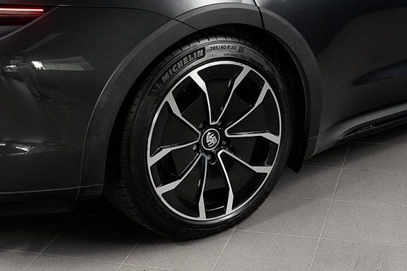 Porsche Taycan Cross Turismo 10 of 30