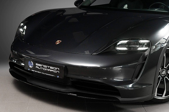 Porsche Taycan Cross Turismo 22 of 30