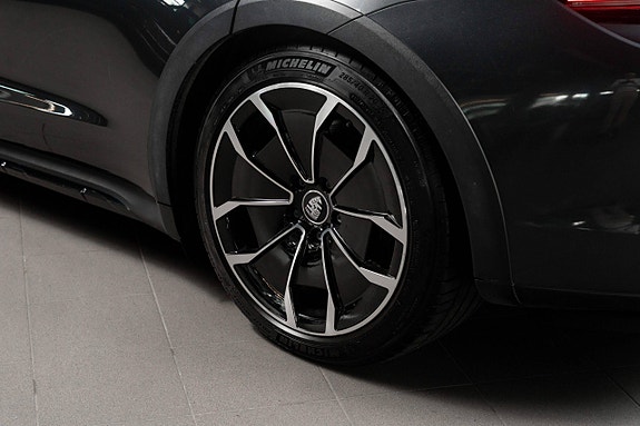 Porsche Taycan Cross Turismo 12 of 30