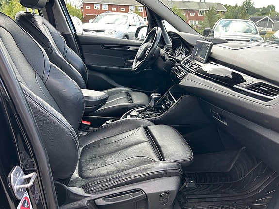 BMW 218d 25 of 30