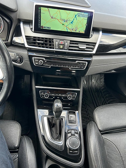 BMW 218d 30 of 30