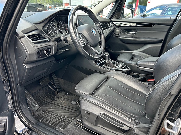 BMW 218d 22 of 30