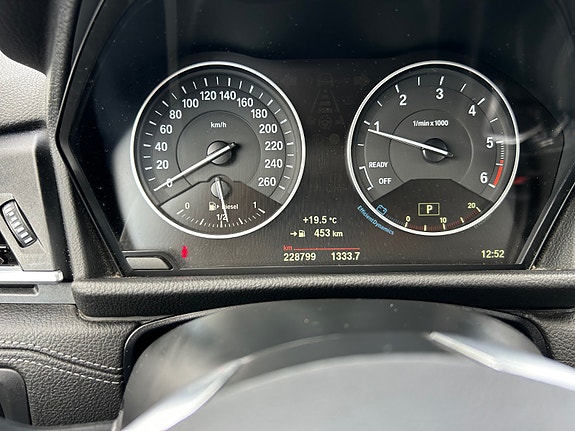 BMW 218d 27 of 30