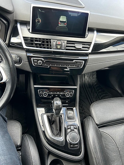 BMW 218d 28 of 30
