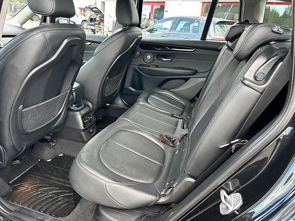 BMW 218d 19 of 30