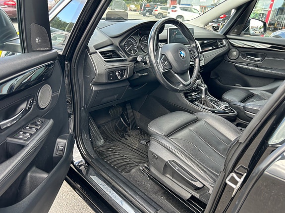 BMW 218d 21 of 30