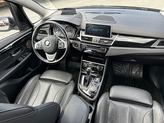 BMW 218d 24 of 30