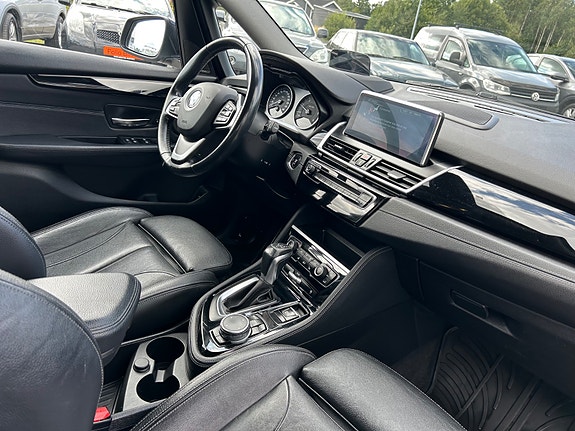 BMW 218d 26 of 30
