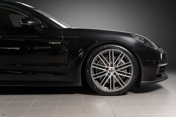 Porsche Panamera 18 of 30