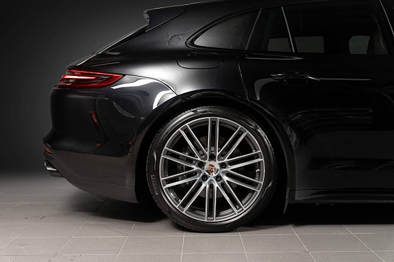 Porsche Panamera 19 of 30