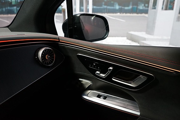 Mercedes-Benz EQE SUV 16 of 17