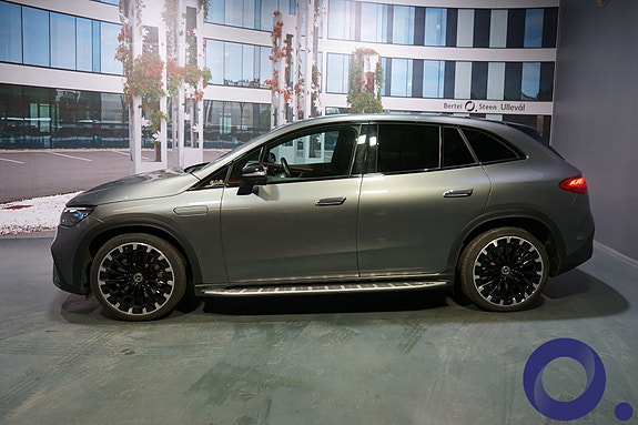 Mercedes-Benz EQE SUV 8 of 17