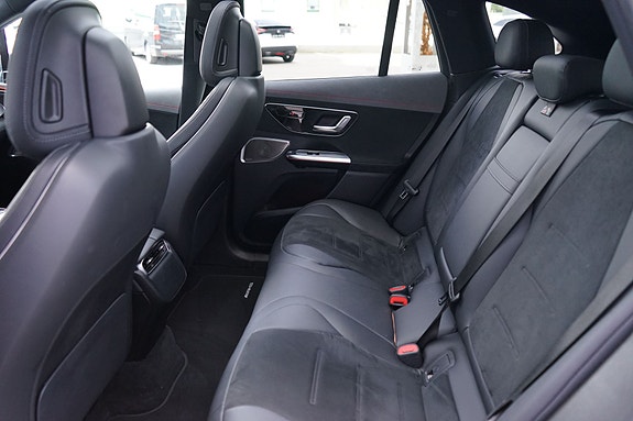 Mercedes-Benz EQE SUV 14 of 17