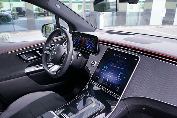 Mercedes-Benz EQE SUV 11 of 17