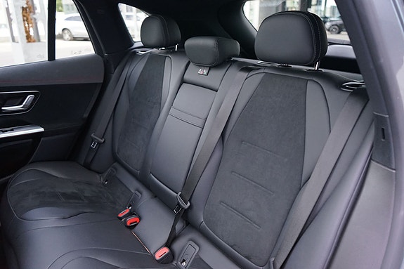 Mercedes-Benz EQE SUV 13 of 17