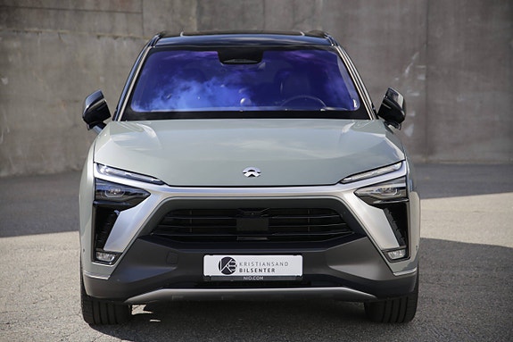 NIO ES8 2 of 30