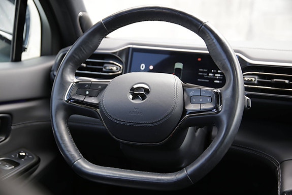 NIO ES8 13 of 30