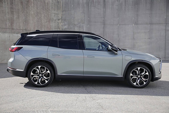 NIO ES8 4 of 30