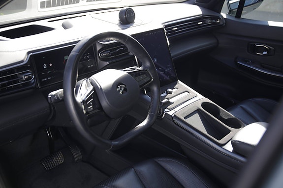 NIO ES8 10 of 30