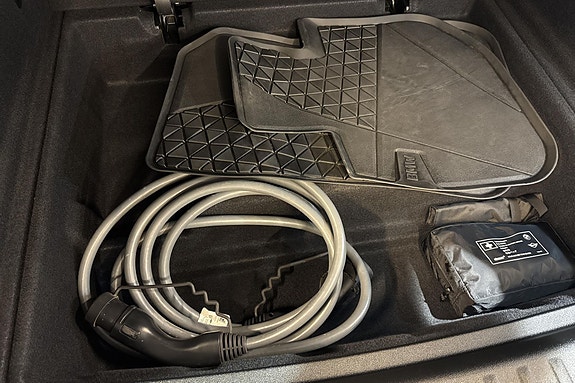 BMW iX1 10 of 29
