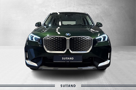 BMW iX1 8 of 29