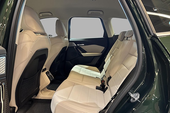 BMW iX1 19 of 29