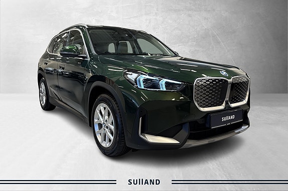 BMW iX1 7 of 29