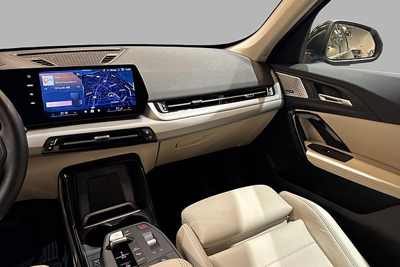 BMW iX1 17 of 29